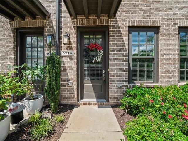 Townhouse for sale in Sandy Springs, Georgia
