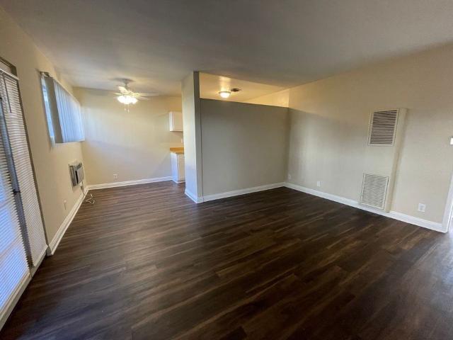 Apartment for rent in Canoga Park, California
