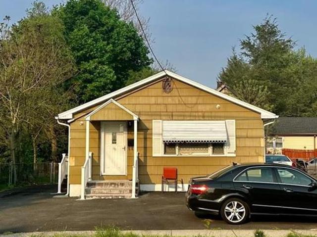 House for sale in Hamden, Connecticut