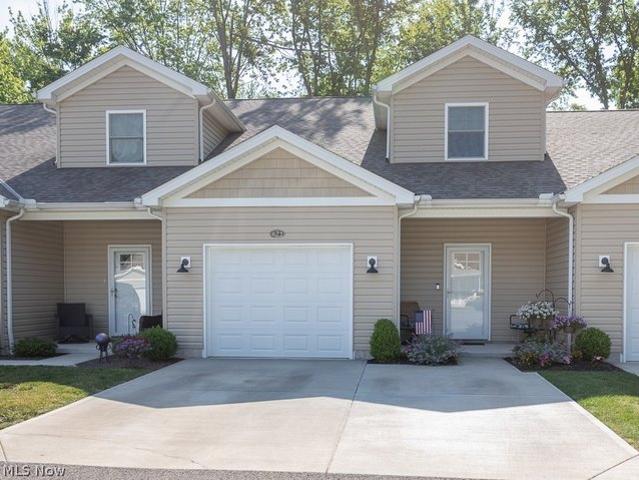 Townhouse for sale in Sheffield Lake, Ohio