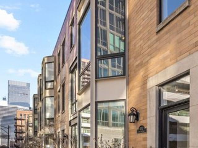 Townhouse for sale in Chicago Park, Illinois