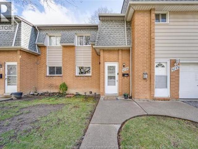 Townhouse for sale in Maidstone, Ontario