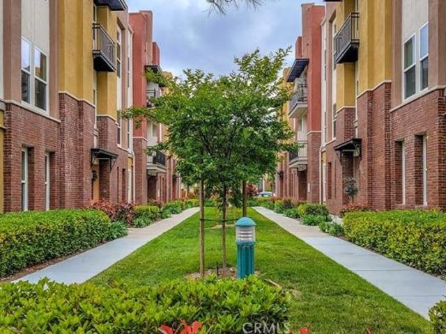 Condo for sale in Claremont, California