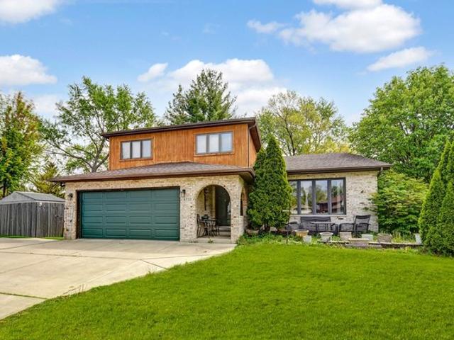 House for sale in Worth, Illinois