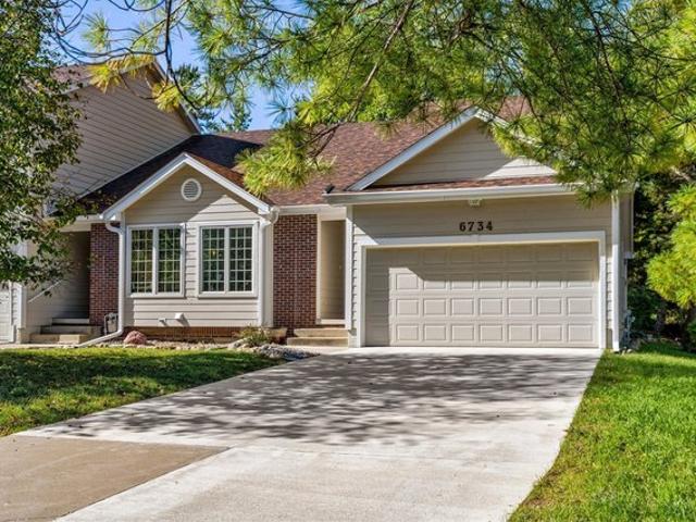 Townhouse for sale in Urbandale, Iowa