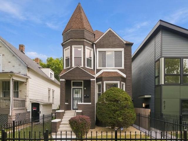 House for sale in Chicago, Cook County