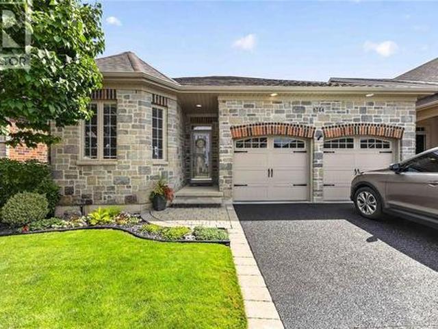 Condo for sale in Plympton–wyoming, Ontario