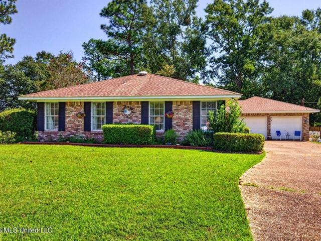 House for sale in Diamondhead, Mississippi