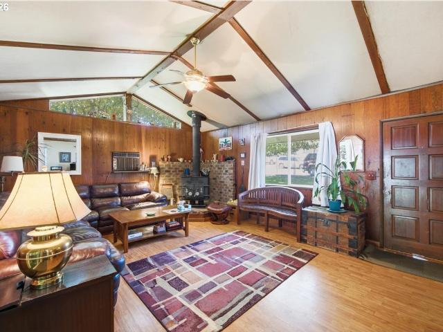 House for sale in Myrtle Creek, Douglas County