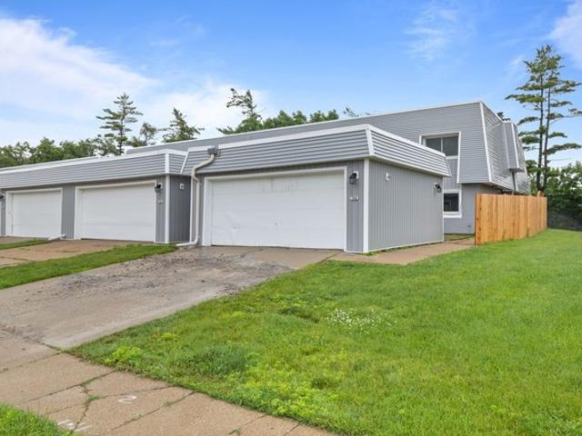 Townhouse for sale in Windsor Heights, Iowa