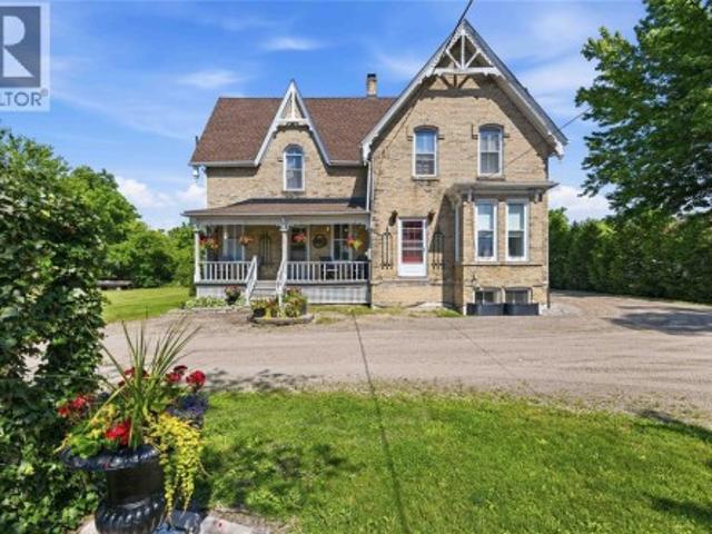 House for sale in Plympton–wyoming, Ontario