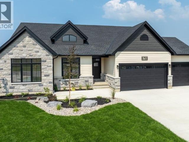 House for sale in Plympton–wyoming, Ontario