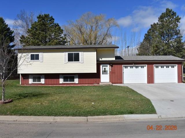 House for sale in Garrison, North Dakota