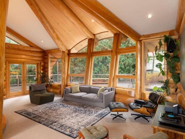 House for sale in Bowen Island, British Columbia