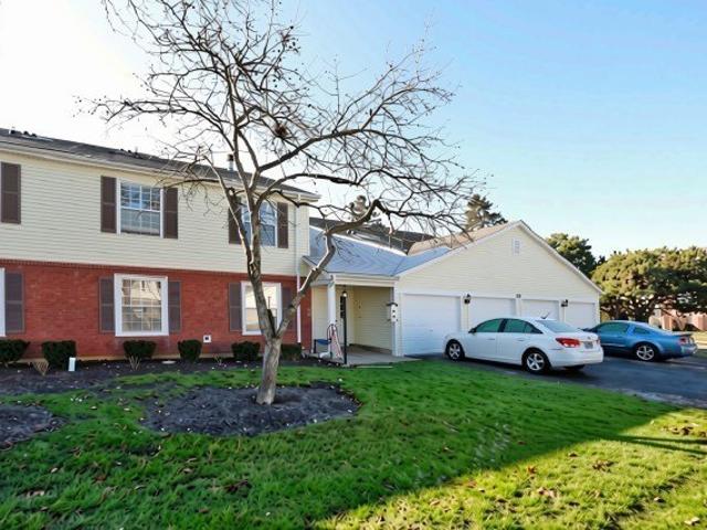 Condo for sale in Bartlett, Illinois
