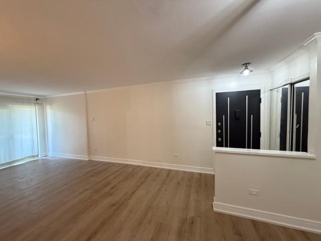 Condo for sale in Highland Crossing Condominiums, Hoffman Estates