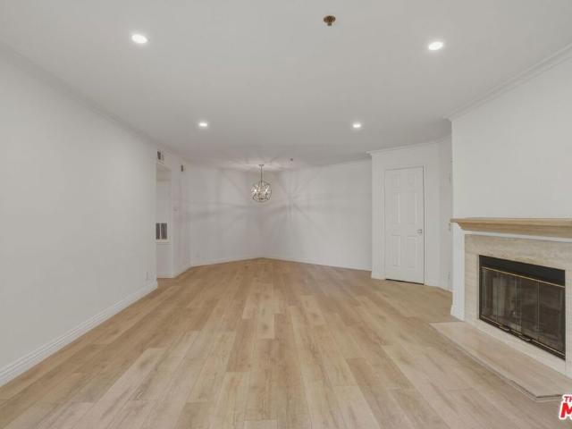 Condo for sale in Oak Park, California