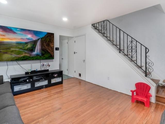 Townhouse for sale in Elizabeth, New Jersey