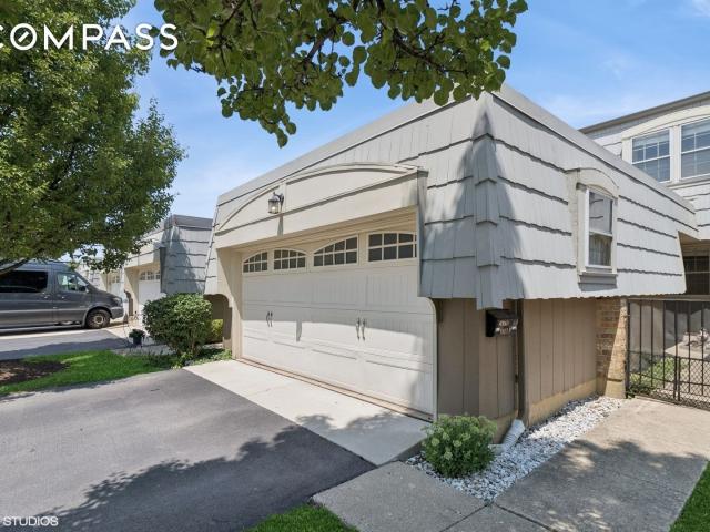 Townhouse for sale in Elk Grove Village