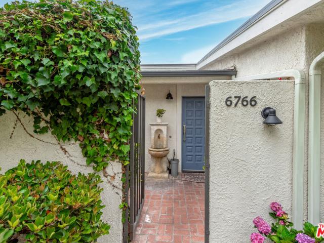 Townhouse for sale in Malibu, California