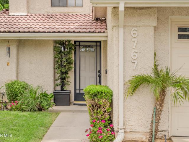 House for sale in Oak Park, California