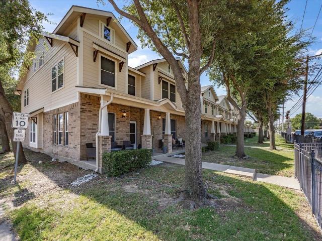 Townhouse for sale in Denton, Texas