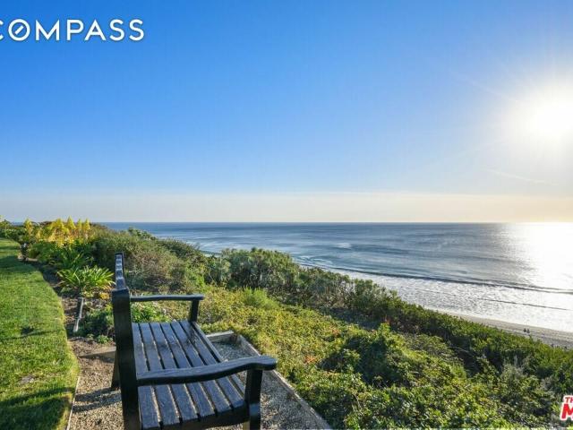 Townhouse for sale in Malibu