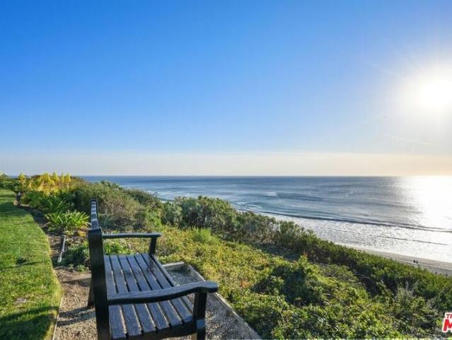 Townhouse for sale in Malibu
