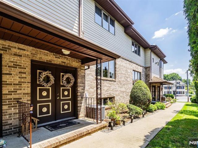 Townhouse for sale in Clifton