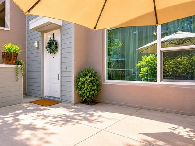 Townhouse for rent in Carson, California