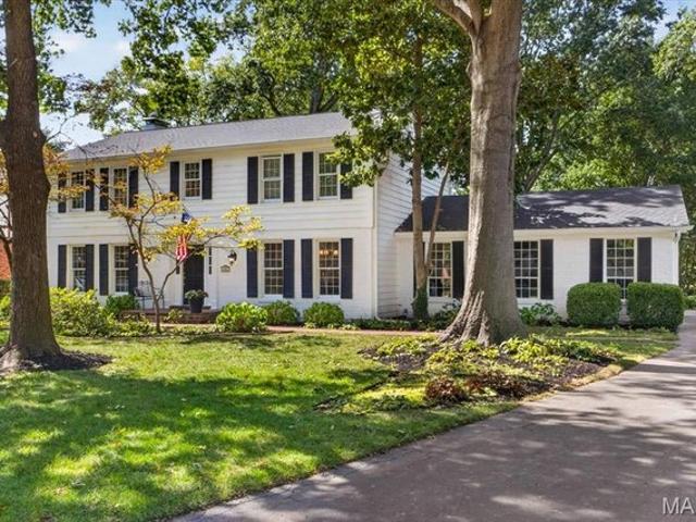 House for sale in Whispering Oakwood, Ballwin