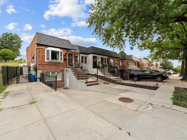 House for sale in Queens, Arverne