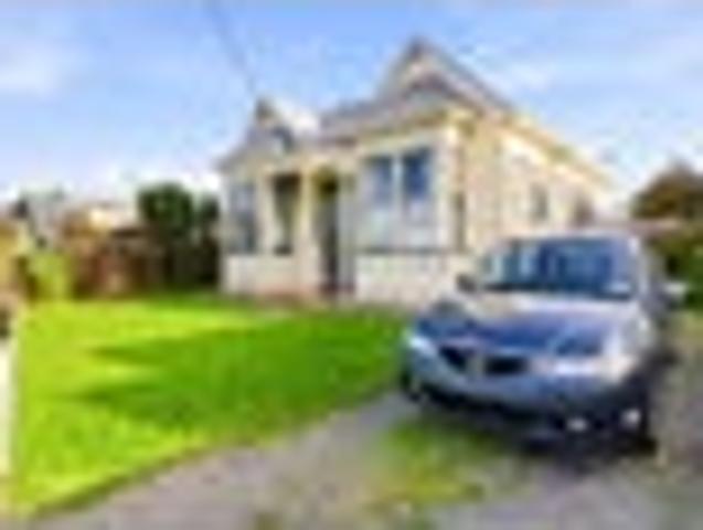 House for sale in Otakou