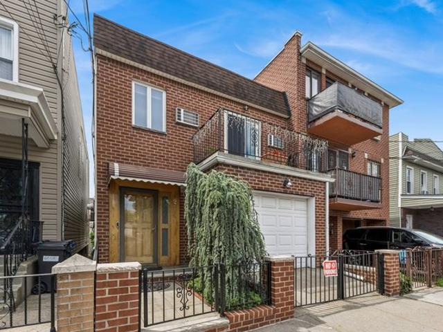 Townhouse for sale in Queens, Arverne