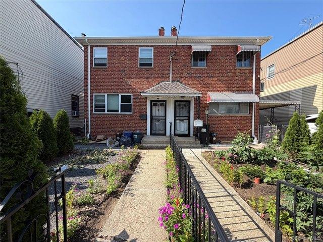 House for sale in Queens, Arverne