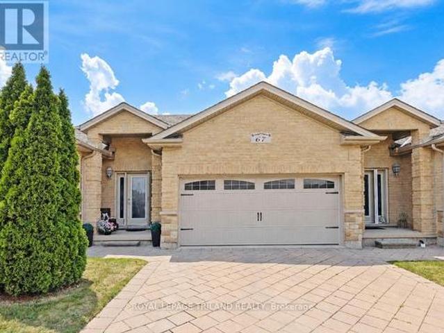 Townhouse for sale in Arva, Ontario