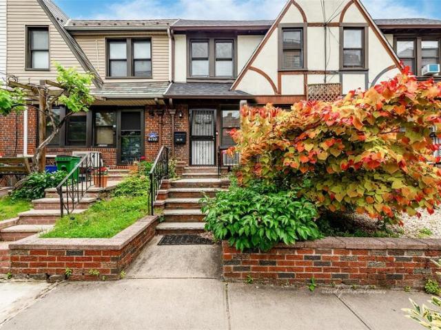 Townhouse for sale in Forest Hills