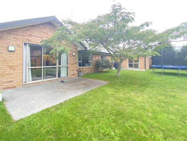 House for rent in Chaslands, Canterbury