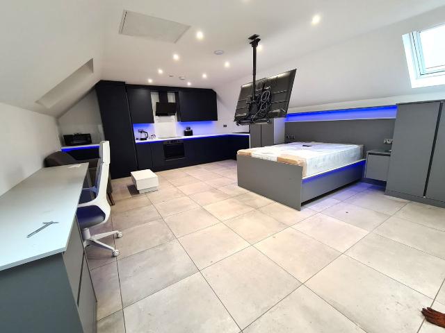 Studio for rent in Hillfields, West Midlands