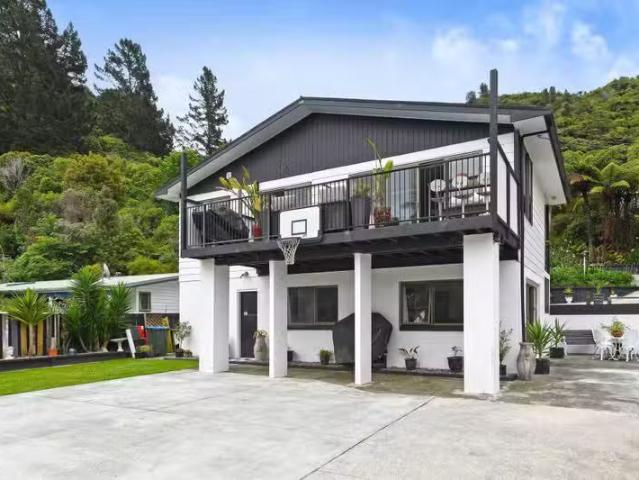 House for sale in Pauatahanui, Wellington