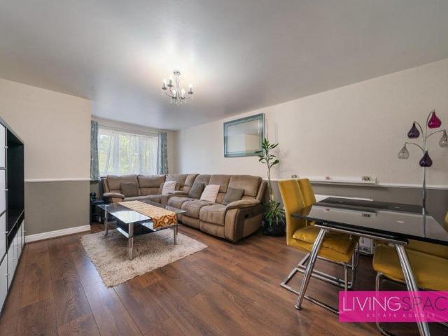 Apartment for rent in Bowes, Greater London