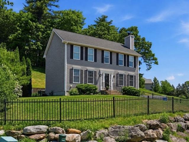 House for sale in Dracut, Massachusetts
