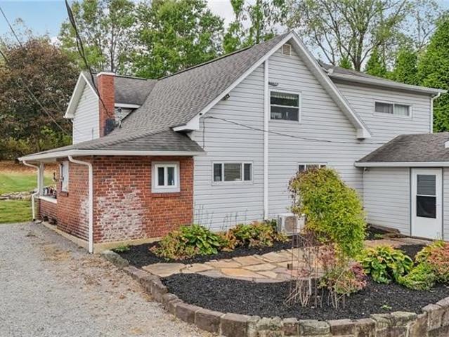 House for sale in Edinburg, Pennsylvania