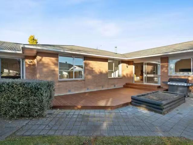 House for sale in Chaslands, Canterbury