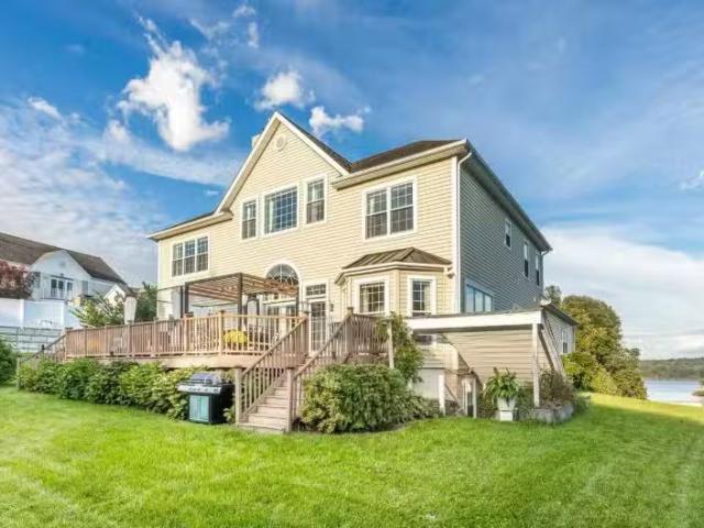 House for sale in Kingston