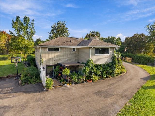 House for sale in Valencia, Butler County