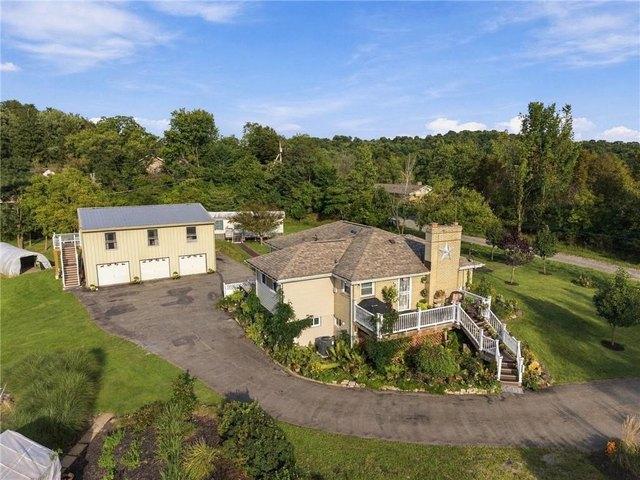 House for sale in Valencia, Butler County