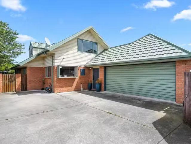 House for sale in Chaslands, Canterbury