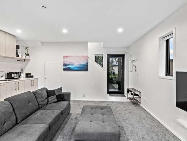 House for sale in Chaslands, Canterbury