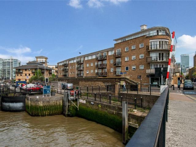 Apartment for rent in Ratcliffe, Greater London